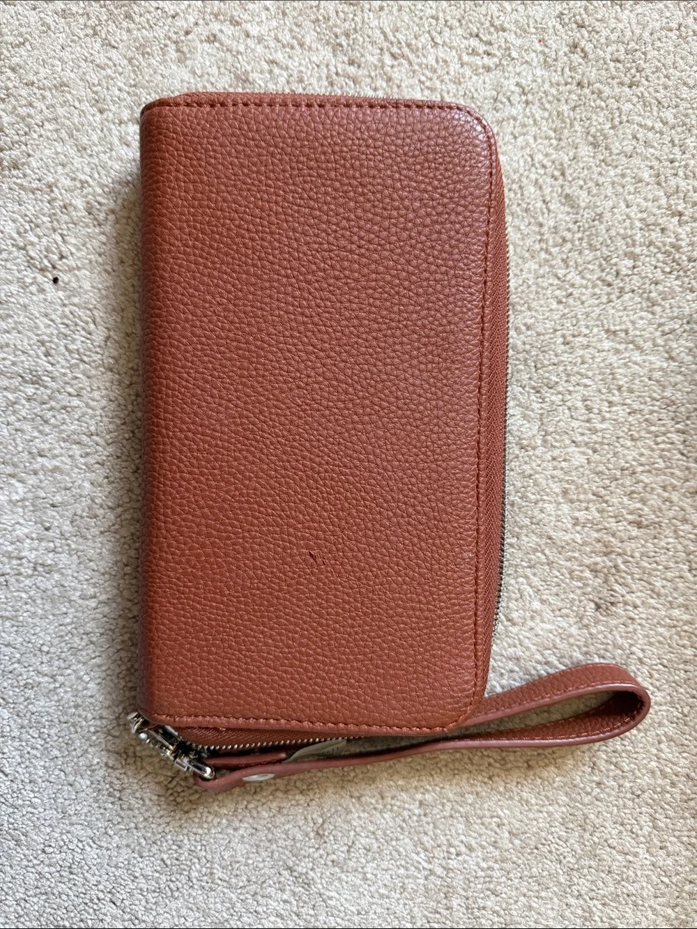 thirty-one compact wristlet